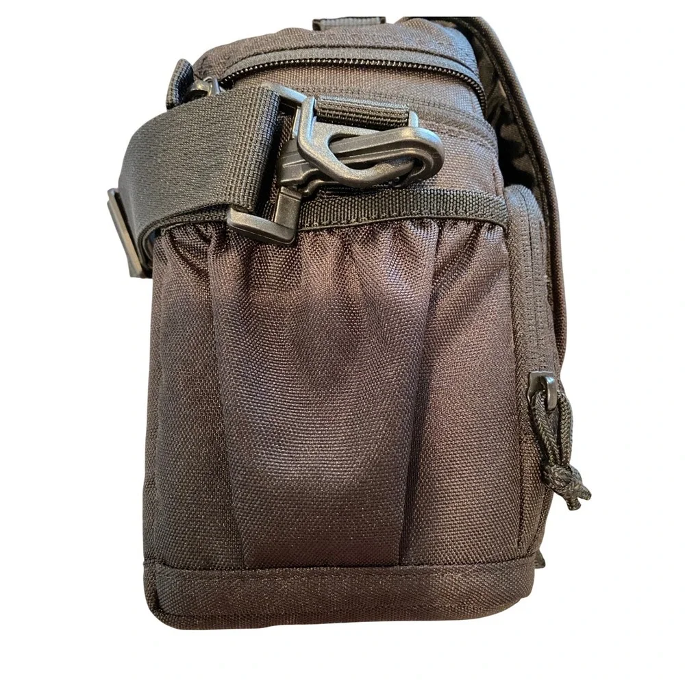 Lowepro Adverntura 140 Black Camera Shoulder Bag Padded Adjustable Dividers